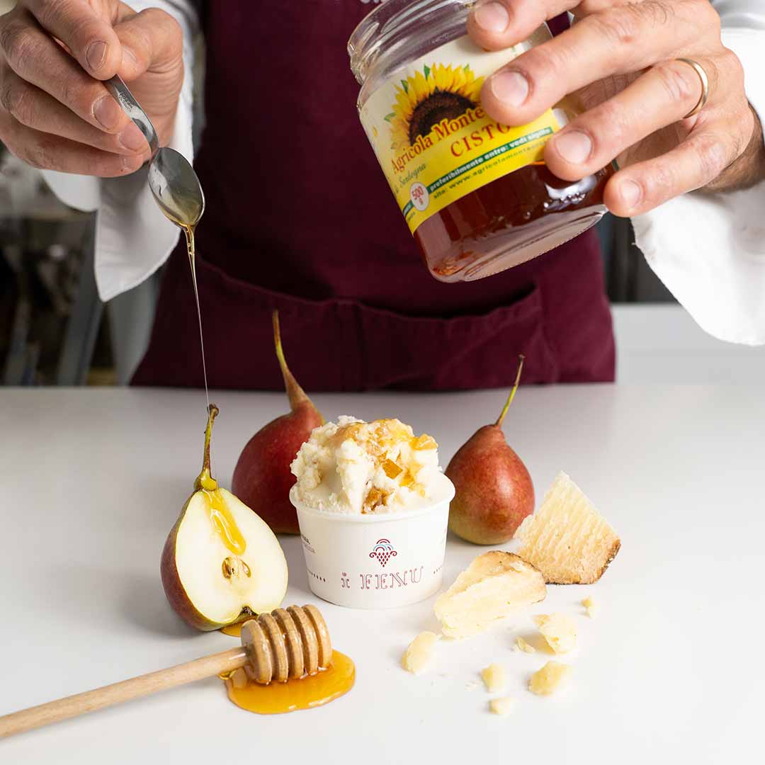 Miele cisto, pere e altri ingredienti stagionali I Fenu Miele cisto, pere e altri ingredienti stagionali I Fenu